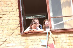 В Великих Луках прозвенели «последние» звонки (ФОТО)