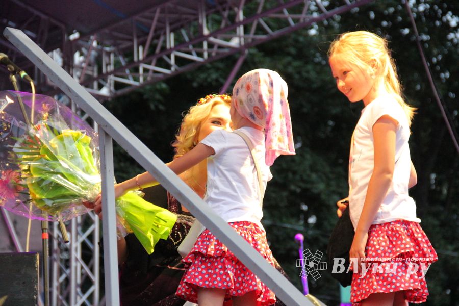 Людмила Чурсина и Пелагея поздравили Великие Луки с 850-летием (ФОТО)