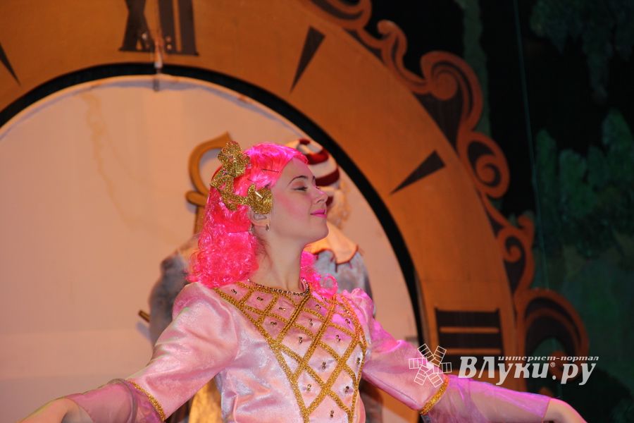 «Принцессу на горошине» и «Свинопаса» показал Великолукский драматический театр (фото)