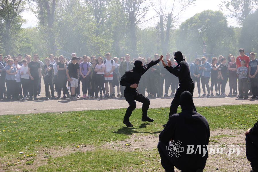 Спецназ «разгромил» на Дятлинке «банду»