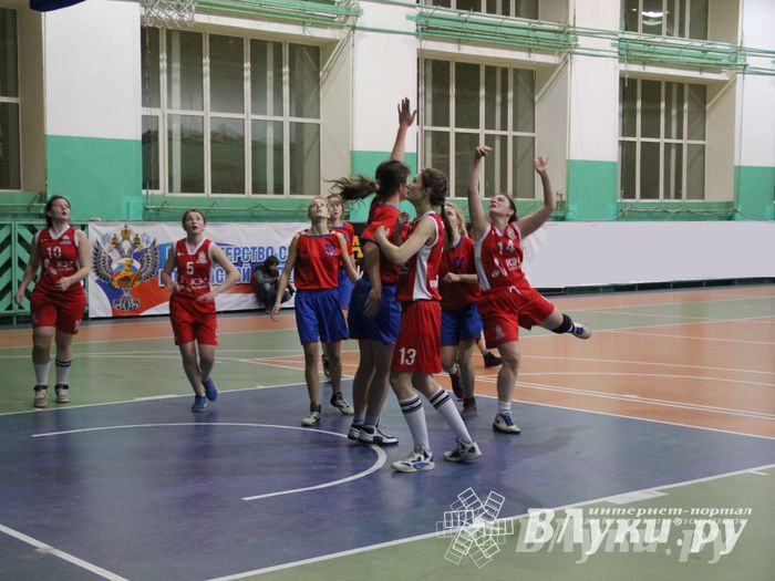 В Великих Луках прошли финальные игры муниципального этапа «КЭС-Баскет» (фото)