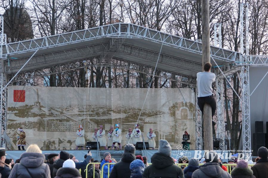 Масленичные гуляния прошли в Великих Луках (ФОТО)