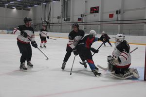 Два зоккейных матча прошли в Великих Луках в рамках Чемпионата города (ФОТО)