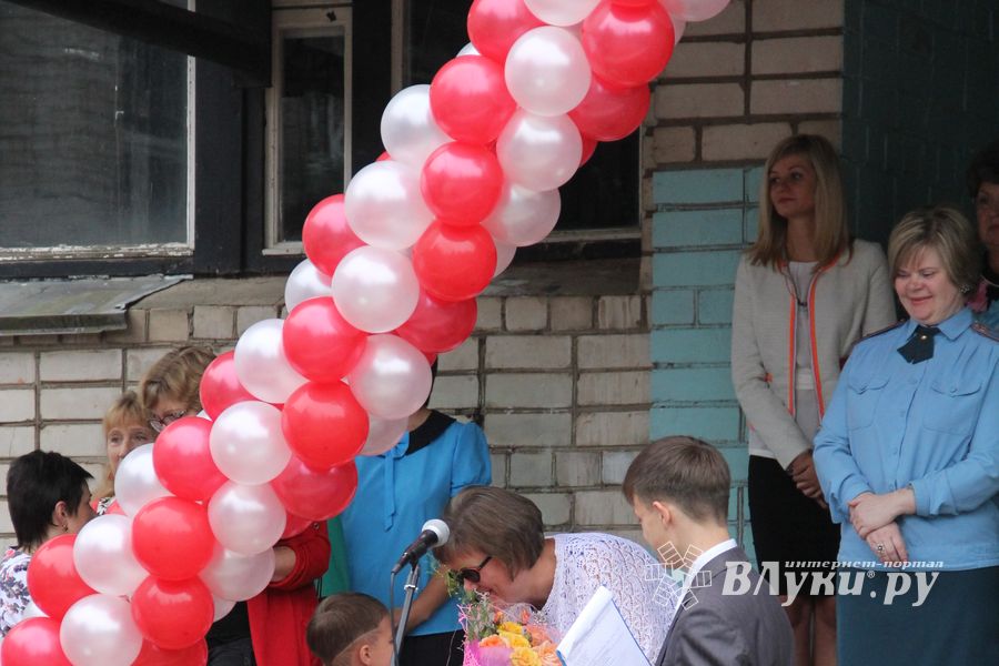 Школа №12 встретила День знаний (фото)