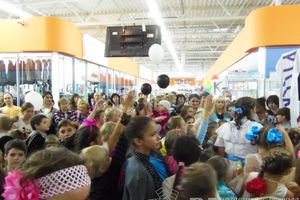 ТЦ «Апельсин» отметил три года