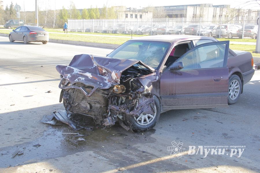 ДТП с пострадавшими в Великих Луках (ФОТО)