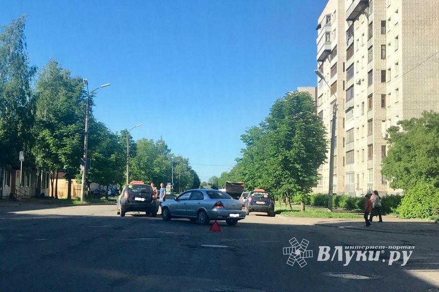 Из-за ДТП затруднено движение (ФОТО)