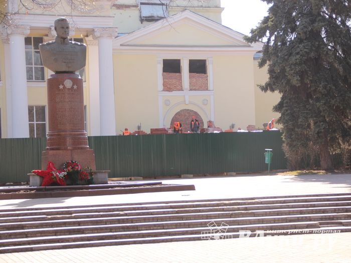 В театре не могут быть пластиковые окна... (фото)