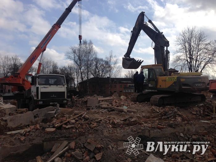 Губернатор осмотрел стройплощадку новой школы на проспекте Гагарина (ФОТО)