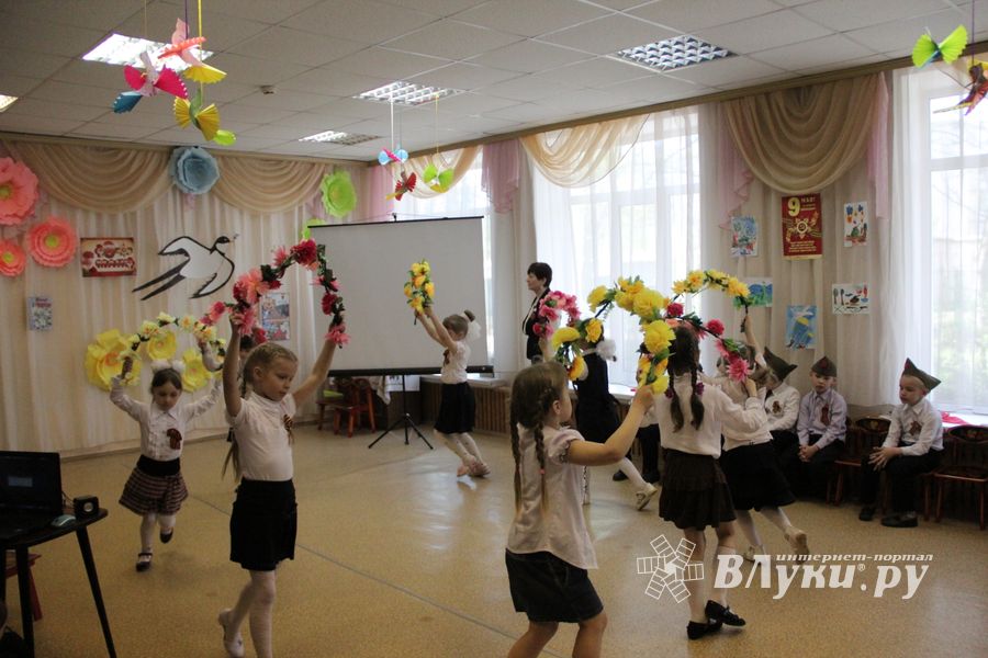 Юные великолучане отметили День победы (ФОТО)
