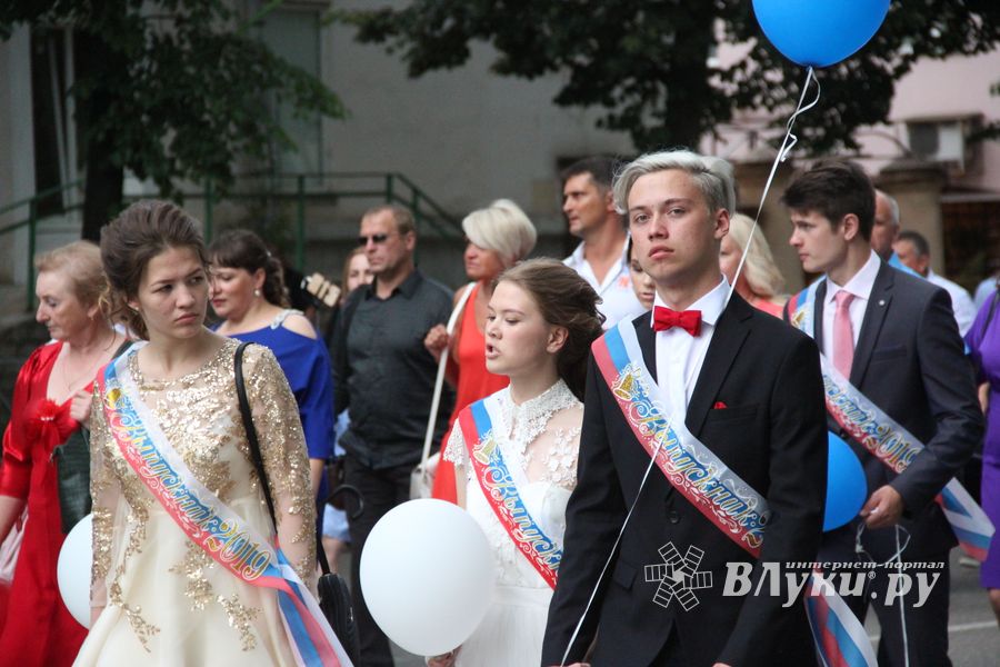 Великолукской «Бригантине» пришлось поплавать под дождём (ФОТО)