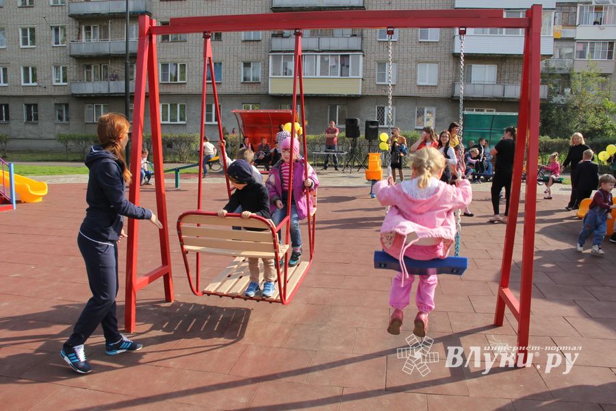 В Великих Луких благоустроили сквер на ул. Жукова (фото)