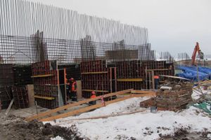 В Великих Луках продолжается строительство автодорожного путепровода через железную дорогу  (ФОТО)