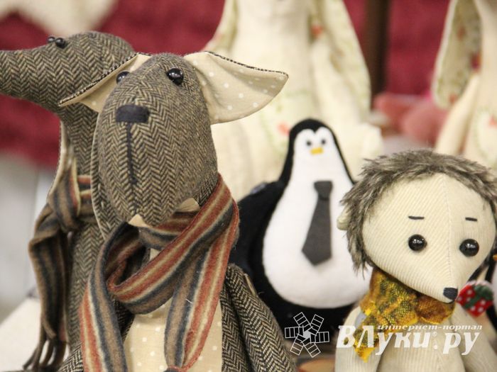 В Великих Луках открылась 8-ая Великолукская универсальная выставка (ФОТО)