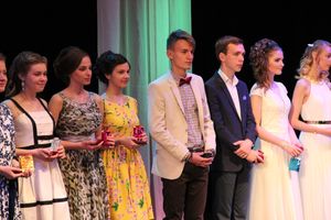 Великолуких выпускников наградили (ФОТО)