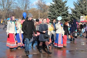 В Великих Луках широко отметили Масленицу (ФОТО)