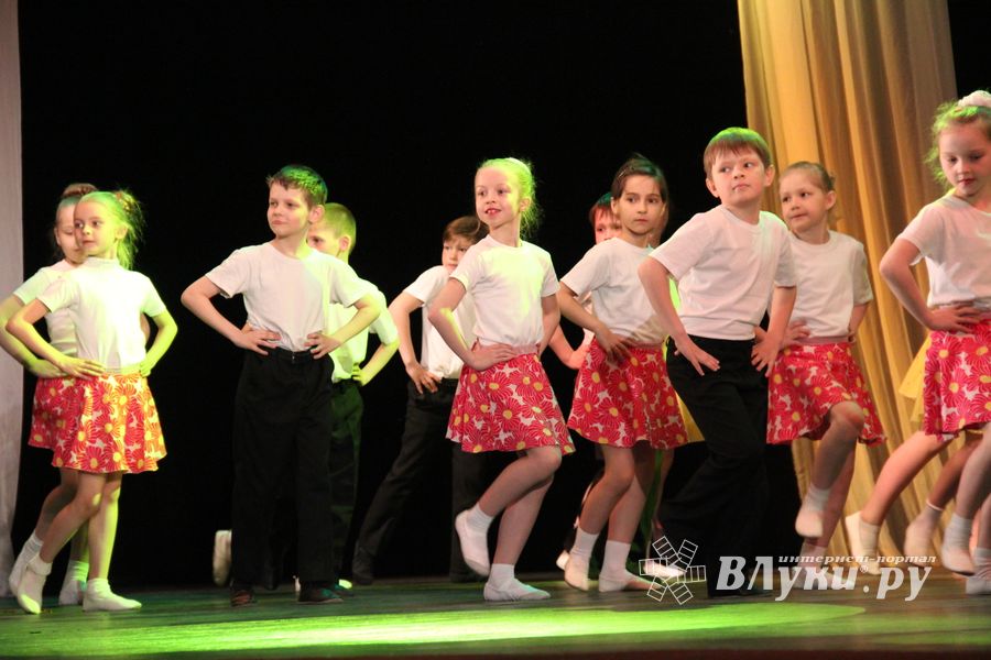 «Великолукская Веснянка» на сцене ДК ЛК