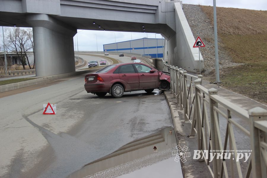 ДТП при въезде на путепровод (ФОТО)