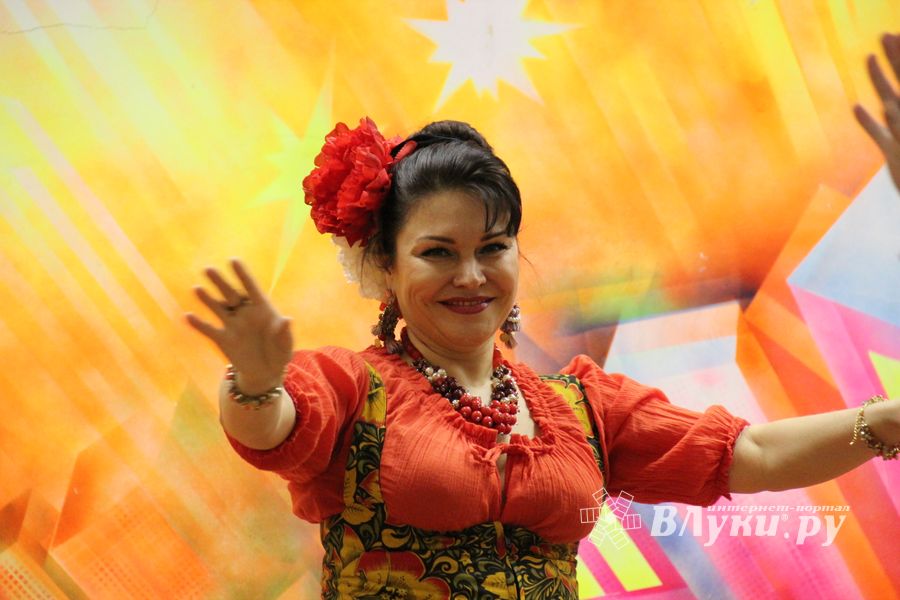 В Великих Луках открылась 8-ая Великолукская универсальная выставка (ФОТО)