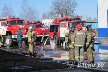 Добровольная пожарная команда завода участвовала в тушении условного пожара (фото)