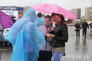 В Великих Луках прошла «Весенняя автоярмарка Великие Луки — 2015» (фото)