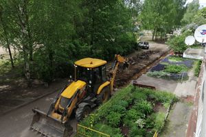 На улице Щорса благоустраивают двор (ФОТО)