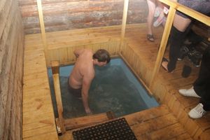 Крещенские омовения великолучан (фото)