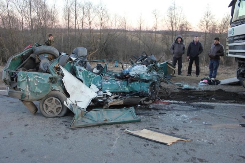 Ещё фото со смертельного ДТП в Куньинском районе