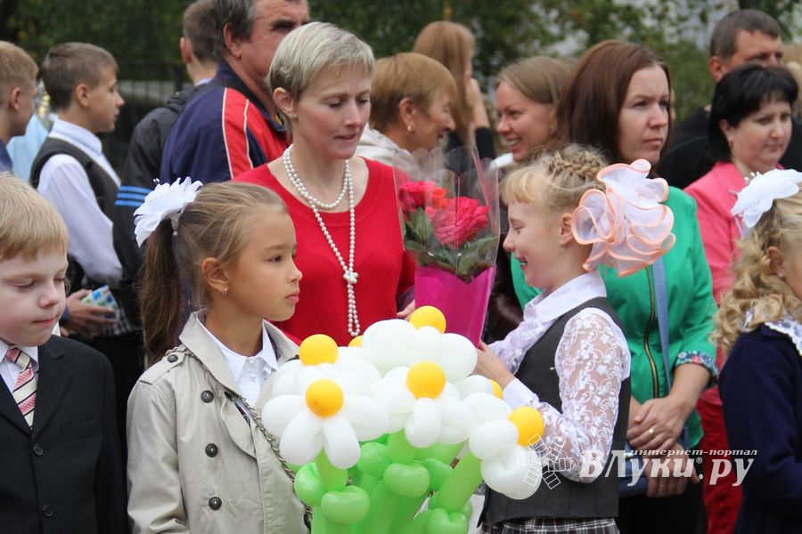 Школа №12 встретила День знаний (фото)