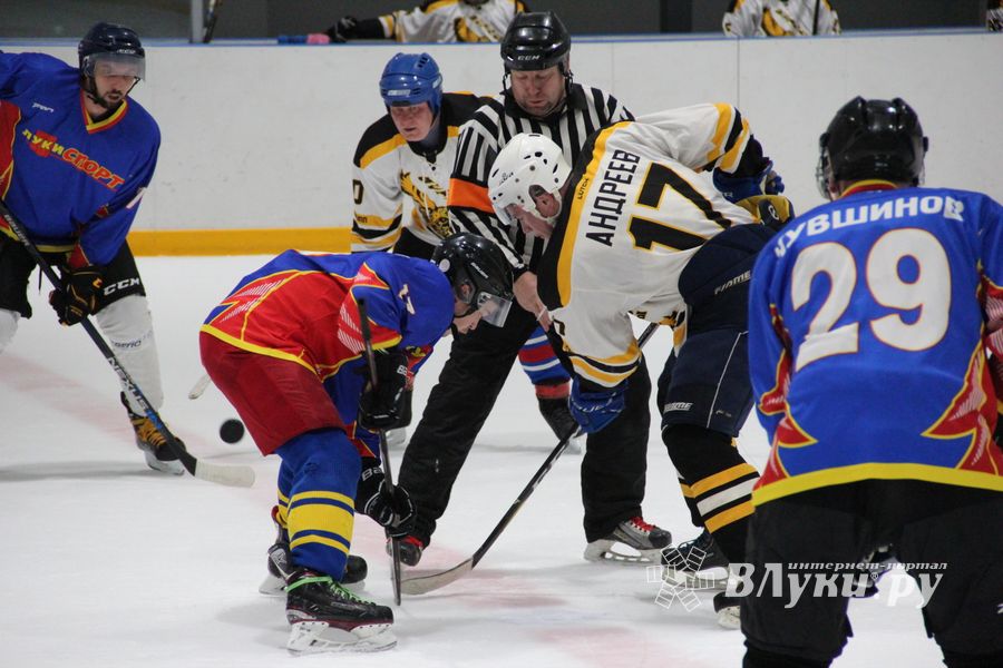 Великолукские хоккеисты одержали победу на домашнем льду (ФОТО)