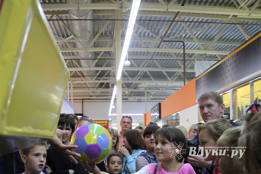 Торговый центр «Апельсин» отметил День рождения