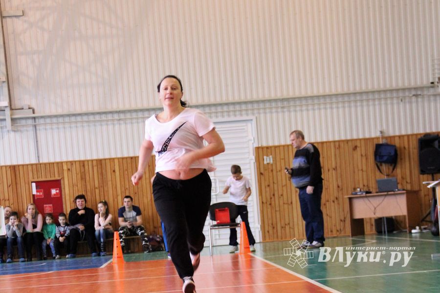 Великолучане одержали победу в зональном этапе «Папа, мама, я – спортивная семья» (ФОТО)