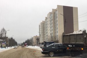 В Великих Луках БМВ «улетел» под грузовик со снегом