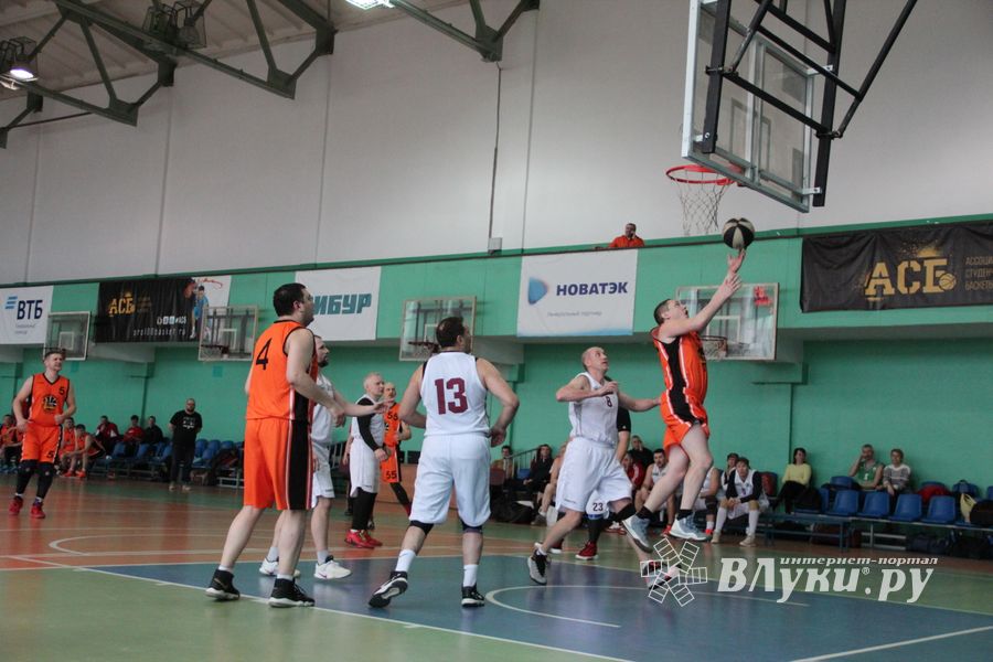 Великолучане — серебряные призеры межрегионального турнира ветеранов баскетбола (ФОТО)