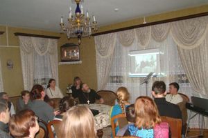 С бесценными реликвиями познакомились великолучане в «Ночь искусств» (фото)