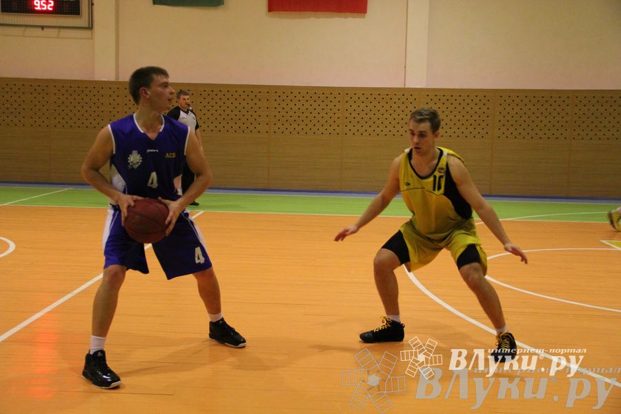 В Великих Луках проходят игры Чемпионата АСБ (фото)