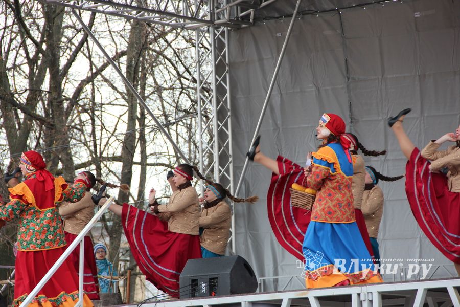 В Великих Луках проходит Весенняя ярмарка