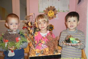 В детском саду №14 прошла выставка поделок «Дары леса» (фото)