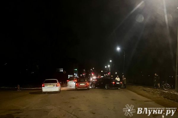 Из-за ДТП на Холмской затруднено движение (ФОТО)