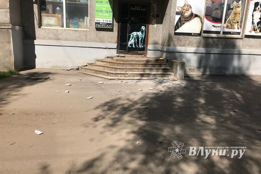 В Великих Луках раскрошился дом (ФОТО)