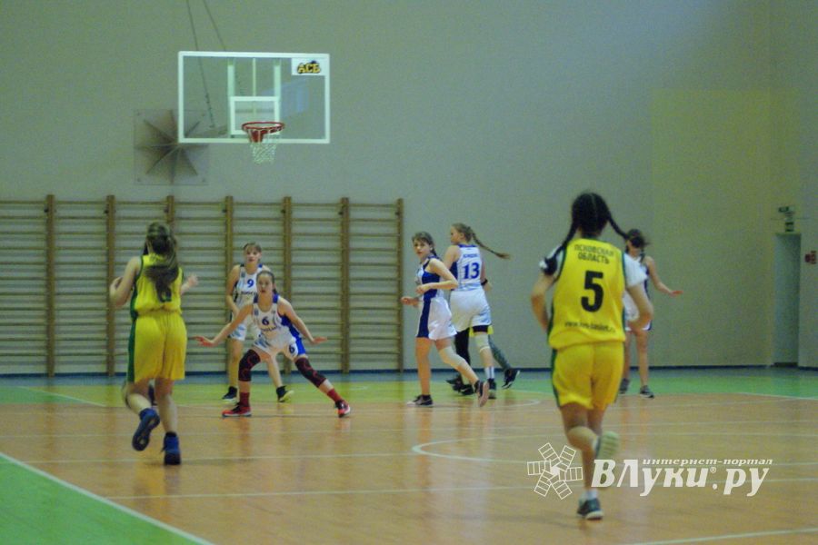 Великолучанки завоевали «серебро» на традиционном турнире по баскетболу (ФОТО)