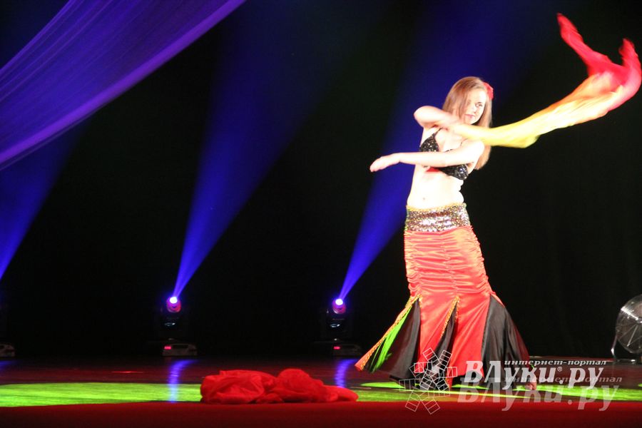 В ДК ЛК прошел музыкально-танцевальный спектакль «Босиком по млечному пути» (фото)