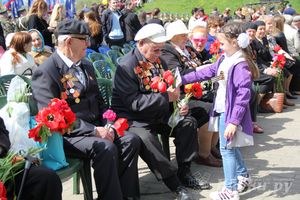 Парад Победы в Великих Луках (фото)