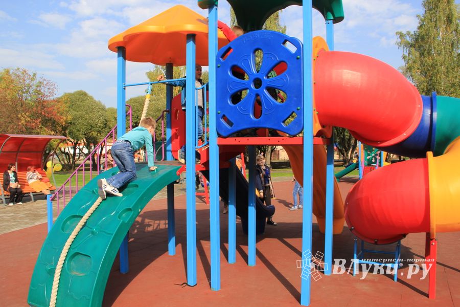 В Великих Луких благоустроили сквер на ул. Жукова (фото)