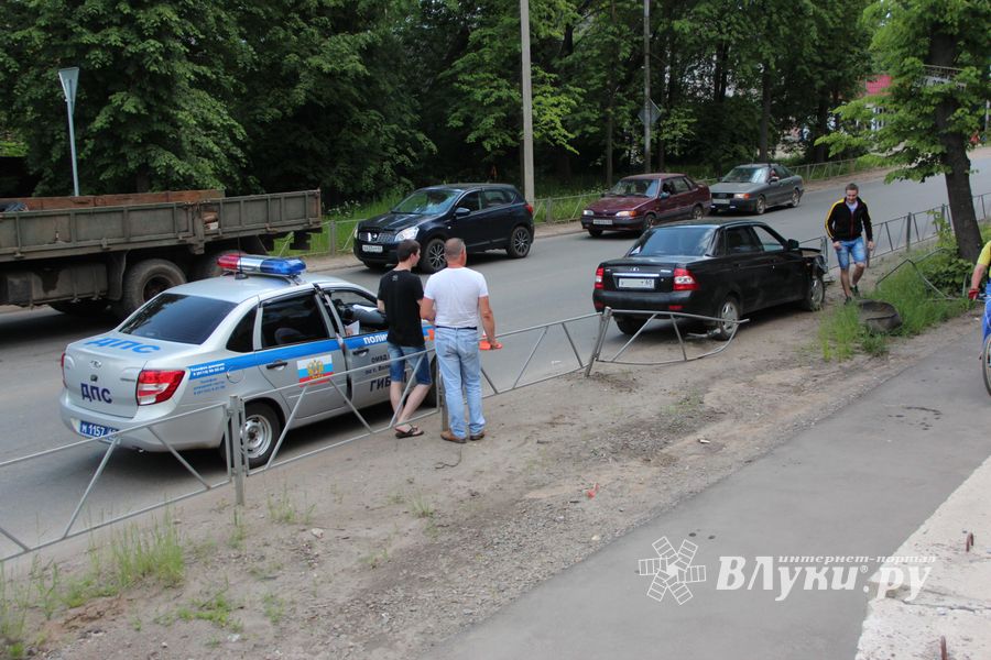 ДТП возле бани «Каменка» в Великих Луках (ФОТО)
