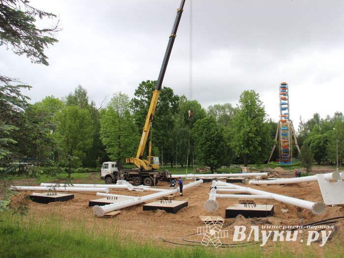 Колесу обозрения делают ноги (ФОТО)