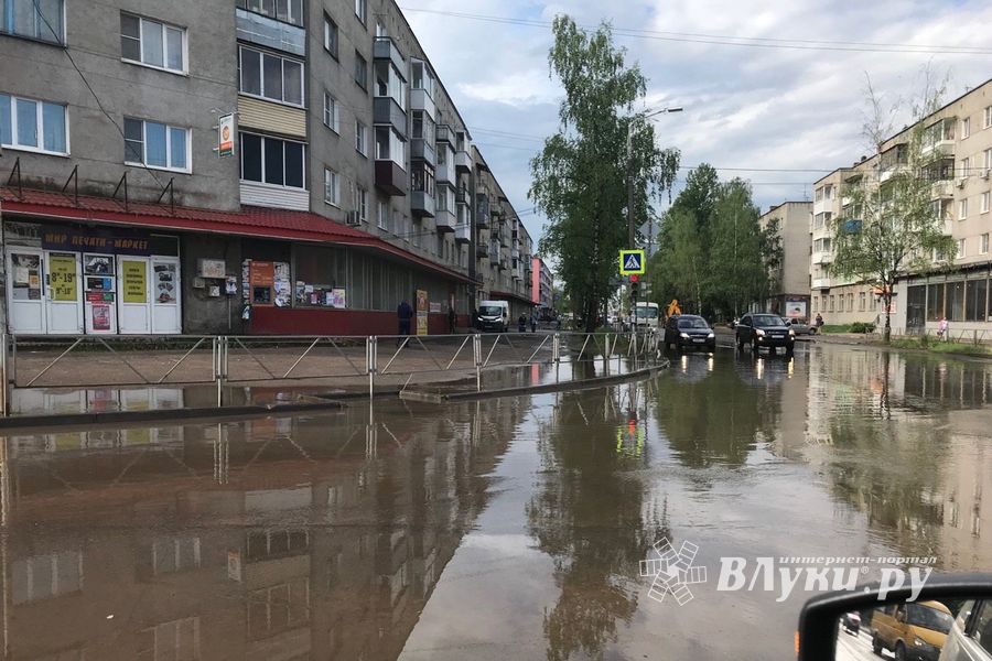 Проспект Гагарина «поплыл» (ФОТО)