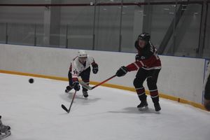 В Великих Луках прошёл первый матч Кубка Псковской области по хоккею (ФОТО)