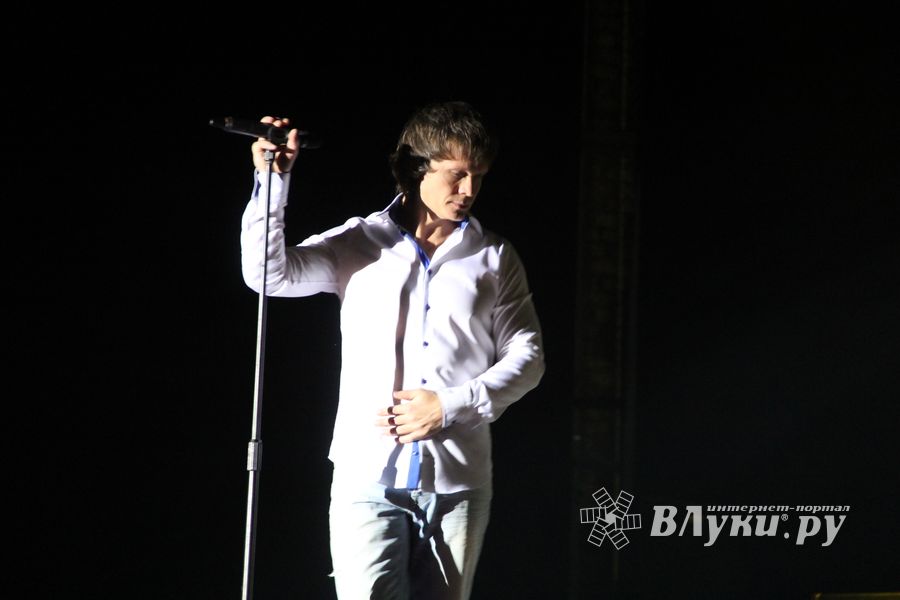В Великих Луках состоялся концерт Артура (фото)