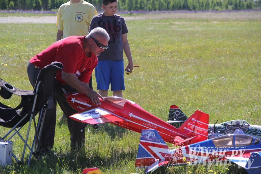 В Великих Луках прошел Фестиваль авиамодельного спорта (фото)